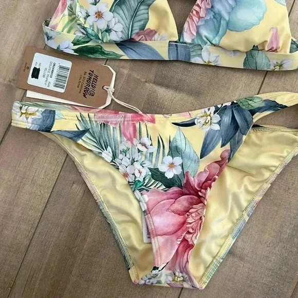 NWT Billbong Solstice Tropic Swimsuit 2 Piece Floral Yellow Sz XS - Picture 6 of 9